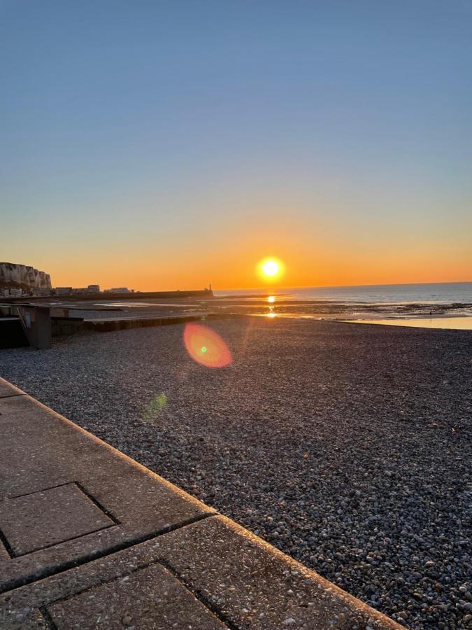 Appartement Au Calme Et Bow Window Quartier Plage 메르레뱅 외부 사진
